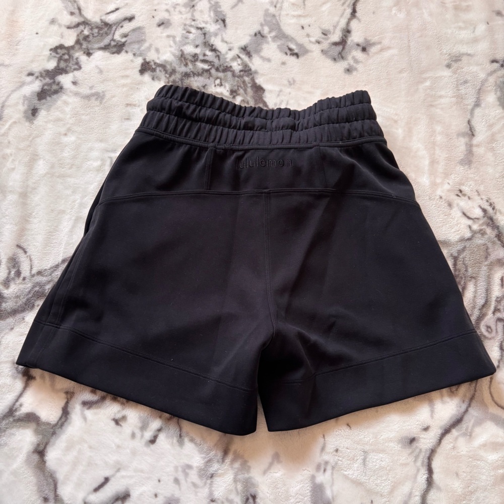 ♟️LULULEMON SHORTS - Picture 2 of 2